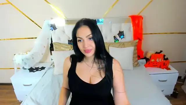 Explore our live girls sluts from our Custom and Multi clubs and checkout exclusive access to highly interactive content, such as shape, hair, titties, pussy type and many more.