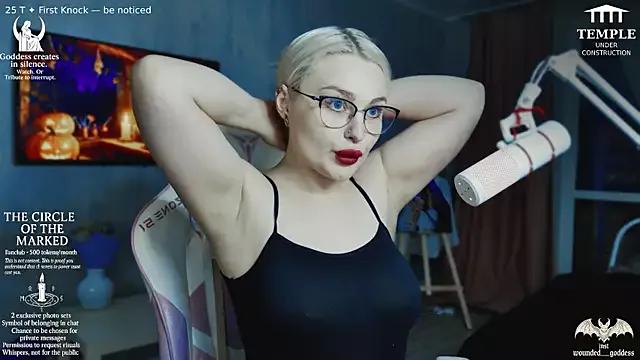 Explore our live girls sluts from our Custom and Multi clubs and checkout exclusive access to highly interactive content, such as shape, hair, titties, pussy type and many more.