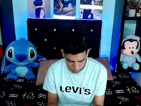 x_Aaron_x from StripChat