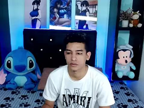 x_Aaron_x from StripChat