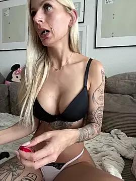 Explore our live girls sluts from our Custom and Multi clubs and checkout exclusive access to highly interactive content, such as shape, hair, titties, pussy type and many more.