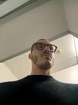 xAaronx9095 from StripChat