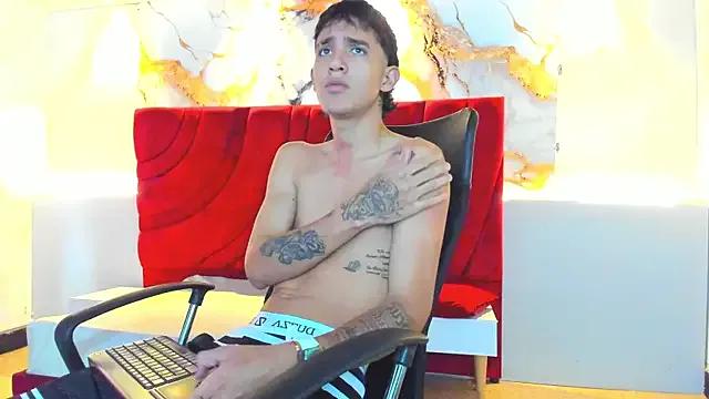 Xander_owen from StripChat is Freechat