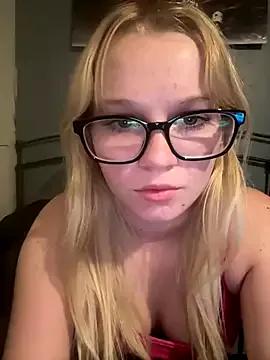 xoxokayy18 from StripChat