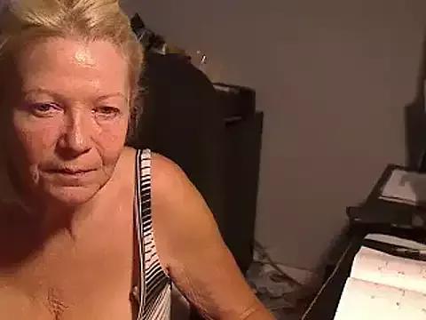 XTRAHORNYONE from StripChat is Freechat