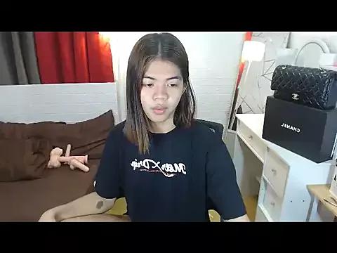 XWildTsYhannaUncutX from StripChat is Freechat