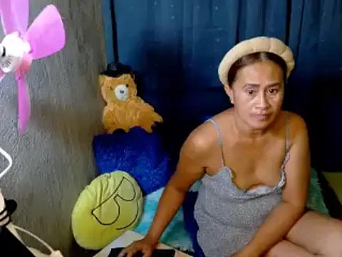 xxloveheart from StripChat