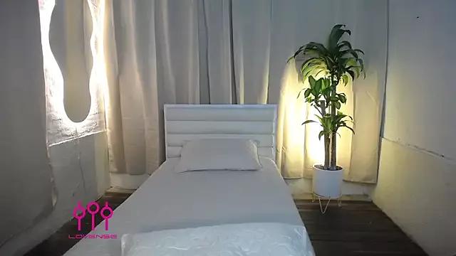 xxx__exotic on StripChat