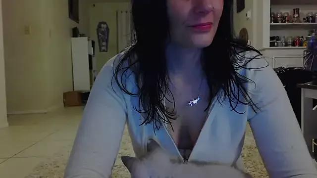 xxxCRYSTALxxx from StripChat is Freechat