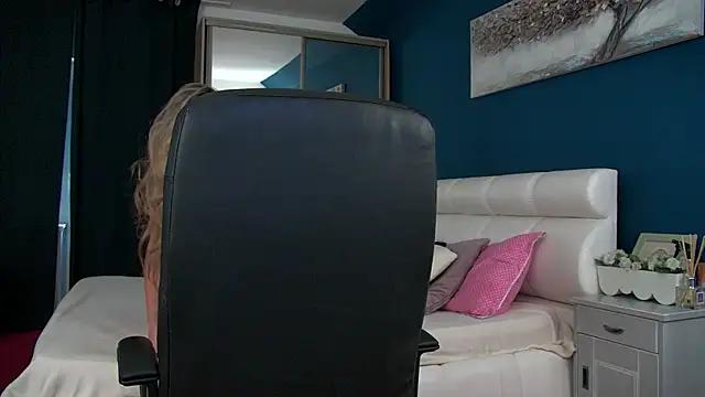 Explore our live girls sluts from our Custom and Multi clubs and checkout exclusive access to highly interactive content, such as shape, hair, titties, pussy type and many more.