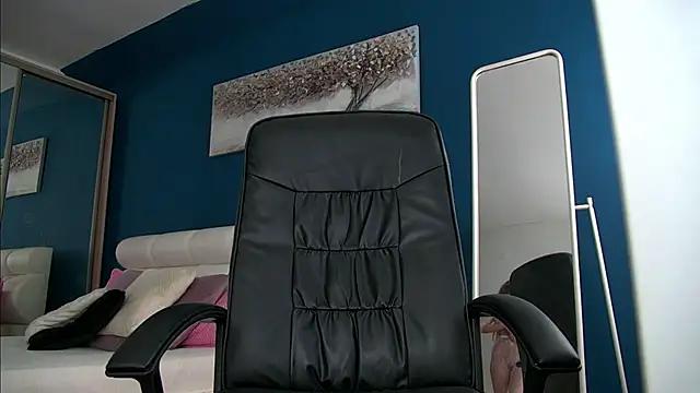 Explore our live girls sluts from our Custom and Multi clubs and checkout exclusive access to highly interactive content, such as shape, hair, titties, pussy type and many more.