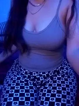 Yaraa8 from StripChat