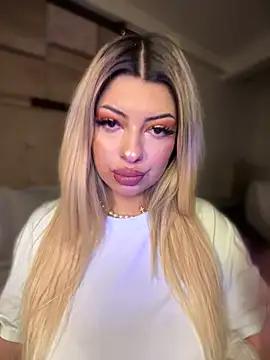 YaraMoon_ from StripChat
