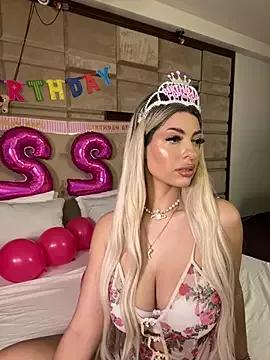 Explore our live girls sluts from our Custom and Multi clubs and checkout exclusive access to highly interactive content, such as shape, hair, titties, pussy type and many more.