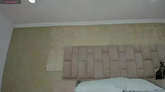 YarisWhite from StripChat is Freechat