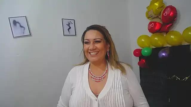 yayita_mature from StripChat