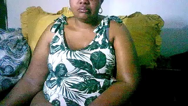 YELLOW_BONE from StripChat