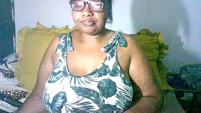 YELLOW_BONE from StripChat