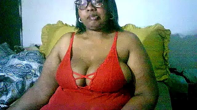 YELLOW_BONE from StripChat