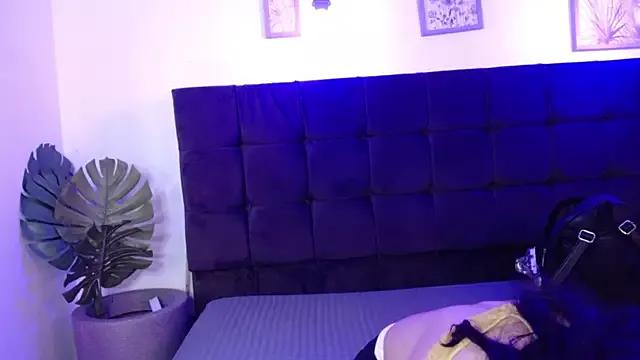 Explore our live girls sluts from our Custom and Multi clubs and checkout exclusive access to highly interactive content, such as shape, hair, titties, pussy type and many more.