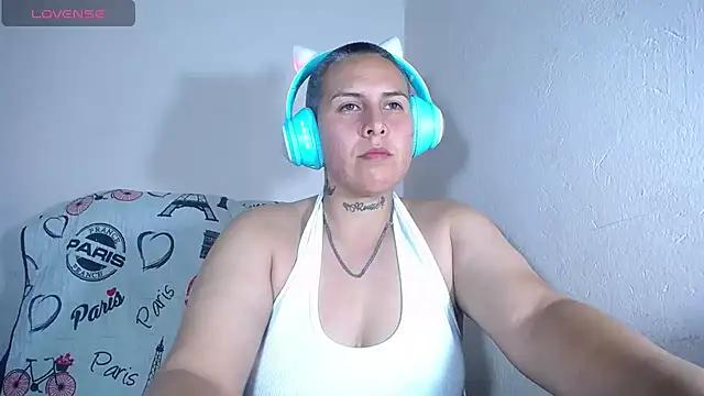 Yessi_rousse from StripChat