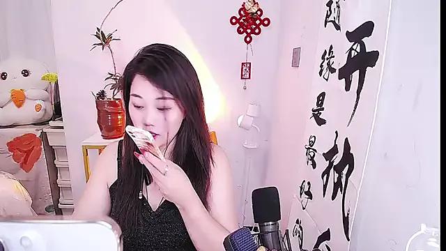 YiYi-baby520 webcams show profile image 