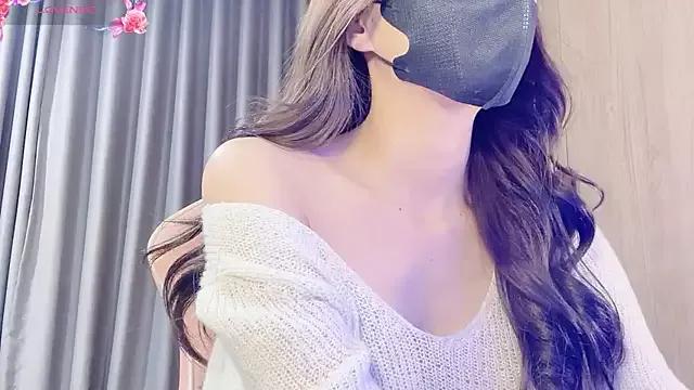 yiyi-chin from StripChat