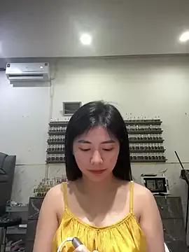Yiyi_cute from StripChat