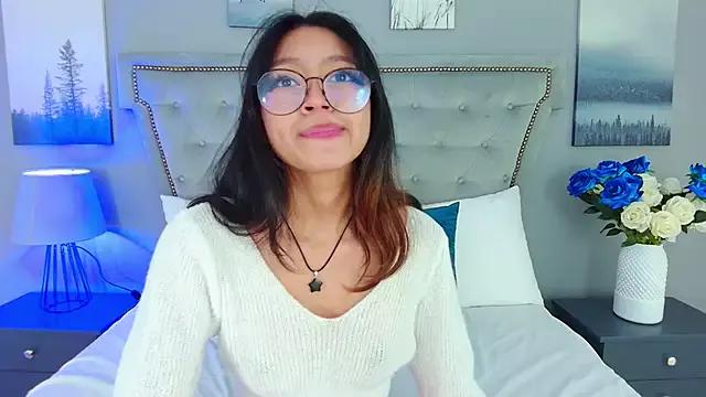 Yommi_Winx from StripChat
