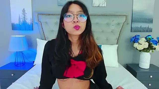 Yommi_Winx from StripChat