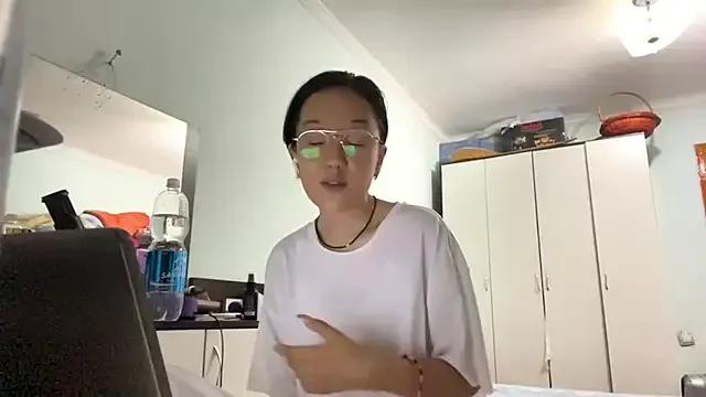 Yonmiii webcams show profile image 