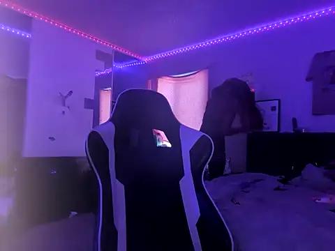 YonniDiamond from StripChat