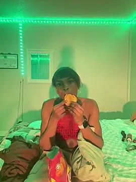 YonniDiamond from StripChat