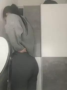 YoungMia18 webcams show profile image 