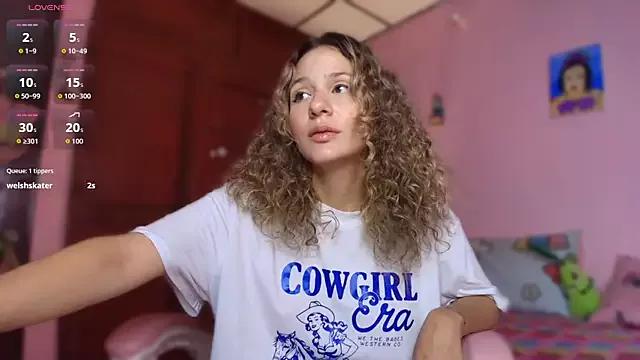 Explore our live girls sluts from our Custom and Multi clubs and checkout exclusive access to highly interactive content, such as shape, hair, titties, pussy type and many more.