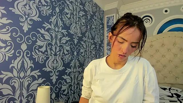 Explore our live girls sluts from our Custom and Multi clubs and checkout exclusive access to highly interactive content, such as shape, hair, titties, pussy type and many more.