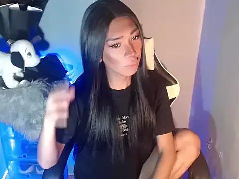 Youremma_laura from StripChat is Freechat