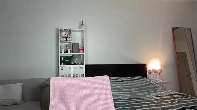 yourlittlesunrise_ from StripChat is Freechat