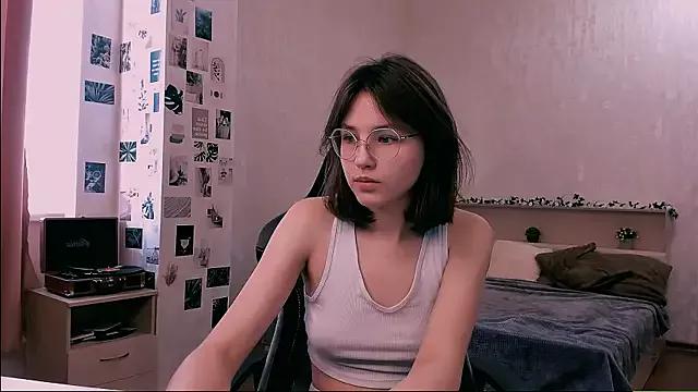 yourlovelystreamer from StripChat is Freechat