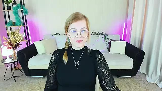 YourUniverser from StripChat is Freechat