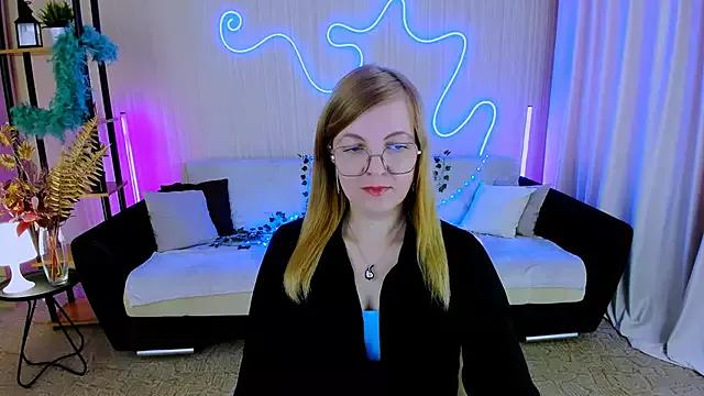 YourUniverser from StripChat is Freechat