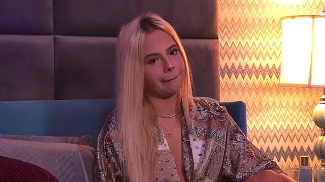 YssabelFox from StripChat