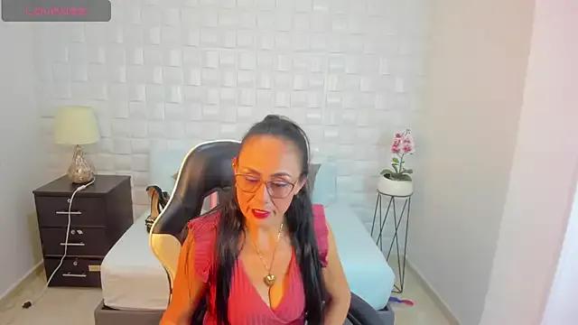 Yulitza1025 webcams show profile image 