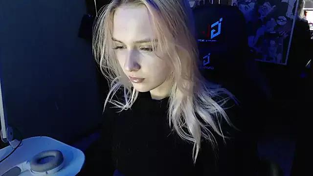 Explore our live girls sluts from our Custom and Multi clubs and checkout exclusive access to highly interactive content, such as shape, hair, titties, pussy type and many more.