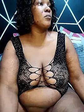 YummyChocolatexx2 from StripChat