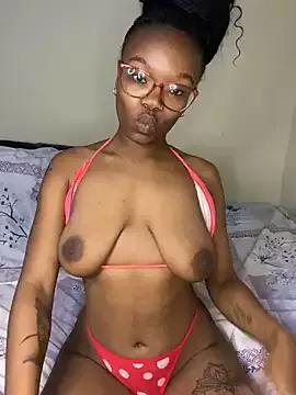 YummyMelanin117 from StripChat