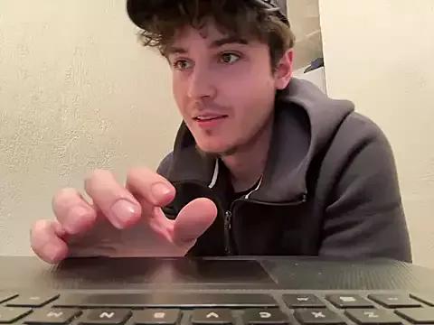 Yungstudbev from StripChat is Freechat