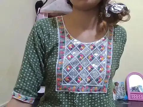 Zaara_00 from StripChat