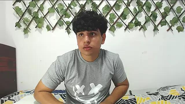 Zachfox018 webcams show profile image 