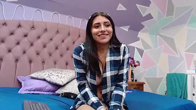ZaharaSkylar from StripChat is Freechat